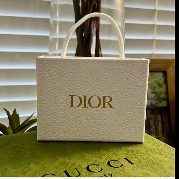 DIOR • Small Box w/ Handle - Picture 1 of 4